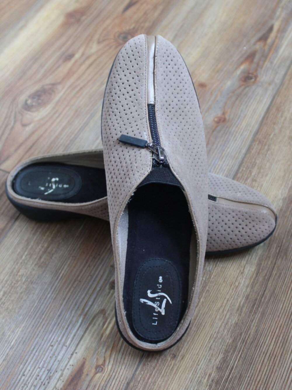 LifeStride Dusty Taupe Faux Suede Perforated Slip On Mules Clogs Shoes Size 8M